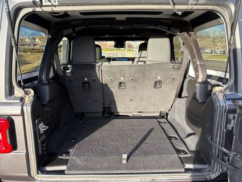 Used 2024 Jeep Wrangler Unlimited Rubicon image 30