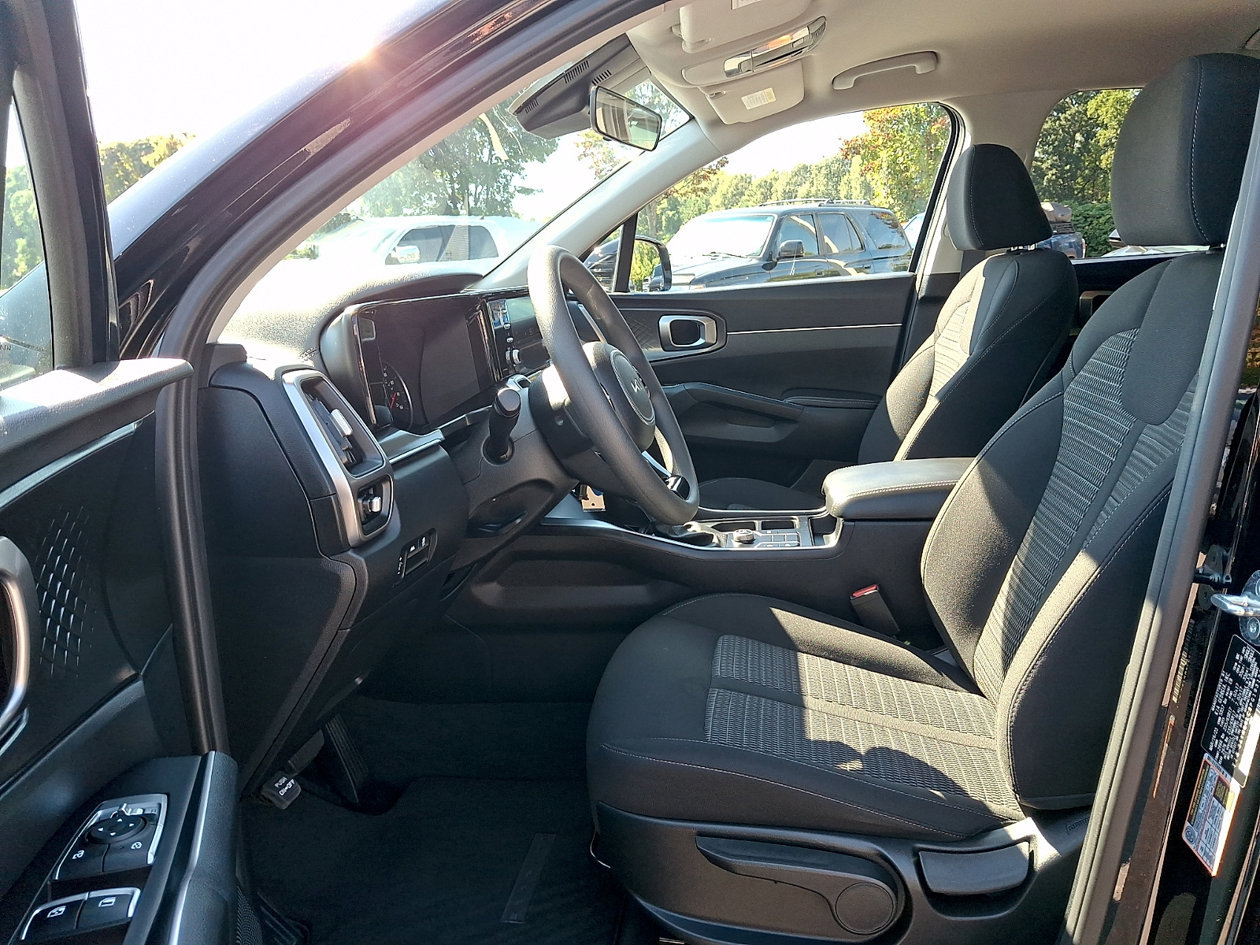 Used 2023 Kia Sorento LX FWD image 13