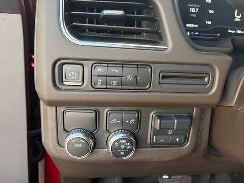 Used 2023 GMC Yukon SLT w/ SLT Luxury Package RWD image 5