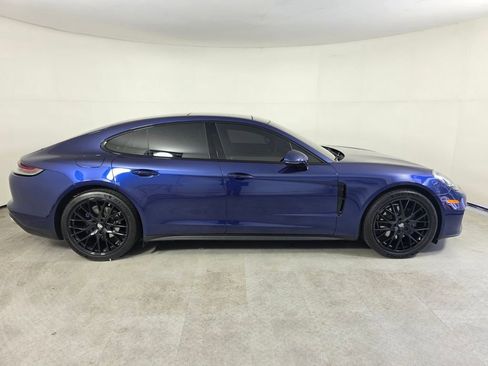 Used 2022 Porsche Panamera RWD image 3