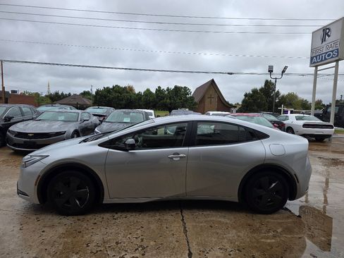 Used 2024 Toyota Prius Limited image 4