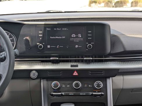 Used 2022 Kia Carnival LX FWD image 23