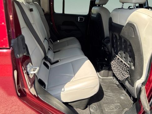 Used 2021 Jeep Gladiator Mojave AWD/4WD image 32