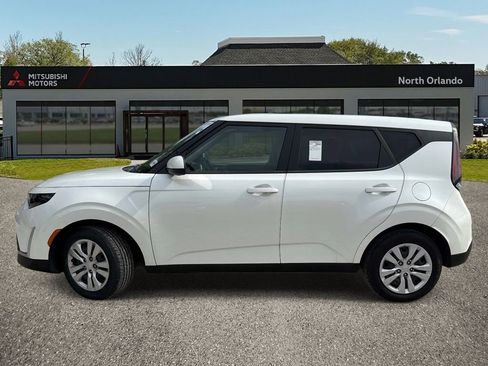 Used 2023 Kia Soul LX FWD image 2
