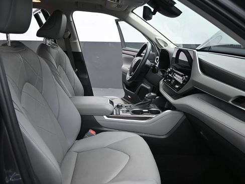 Used 2021 Toyota Highlander Platinum AWD/4WD image 24