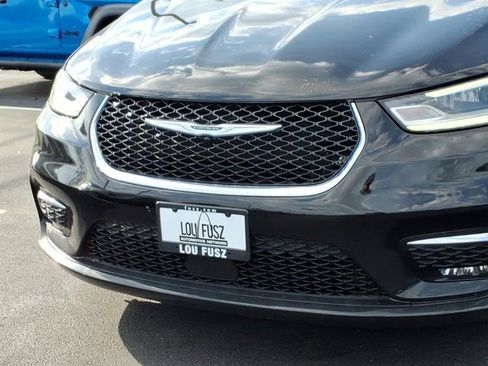 Used 2024 Chrysler Pacifica Touring-L image 34