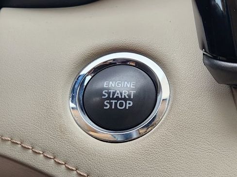 Used 2023 Toyota Highlander Limited image 14