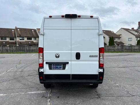 Used 2026 RAM ProMaster 2500 w/ Convenience Group FWD image 9