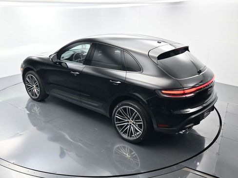 Certified 2025 Porsche Macan image 36