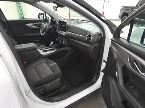 Used 2025 Chevrolet Blazer LT FWD image 5