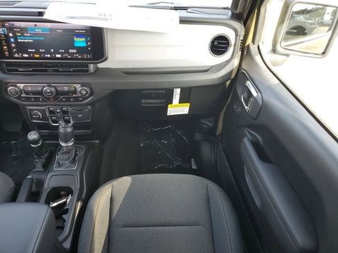 New 2025 Jeep Gladiator Sport image 18