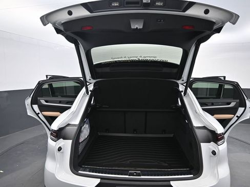 New 2025 Porsche Cayenne image 18