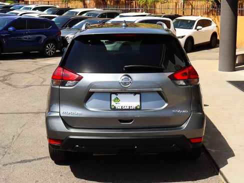 Used 2018 Nissan Rogue SV AWD/4WD image 10