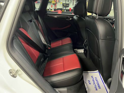 Used 2024 Porsche Macan image 27