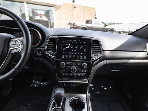 Used 2022 Jeep Grand Cherokee Laredo X image 25