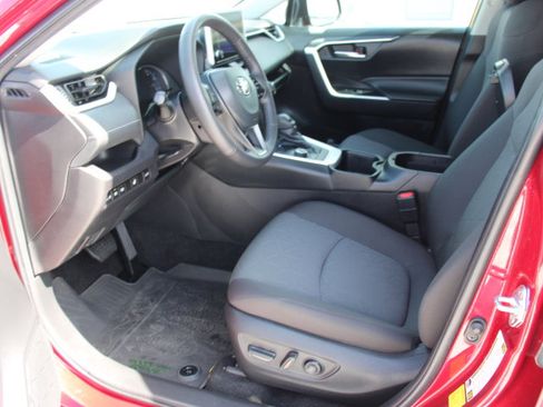Used 2024 Toyota RAV4 XLE w/ Convenience Package image 11