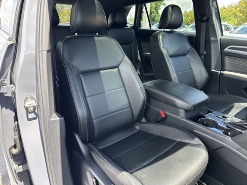 Used 2021 Volkswagen Atlas Cross Sport SEL R-Line FWD image 19