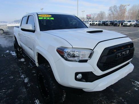 Used 2019 Toyota Tacoma TRD Sport image 7