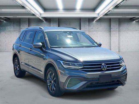 Used 2023 Volkswagen Tiguan SE AWD/4WD image 2