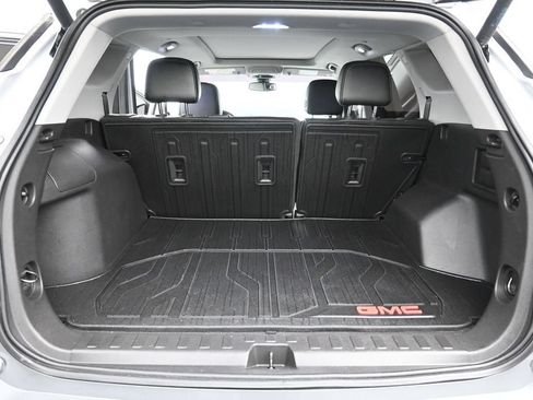 Used 2023 GMC Terrain SLT w/ Infotainment Package II FWD image 14