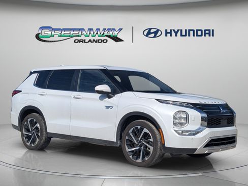 Used 2025 Mitsubishi Outlander SE AWD/4WD image 1