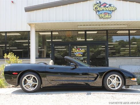 Used 2002 Chevrolet Corvette Convertible w/ Preferred Equipment Group2 image 15