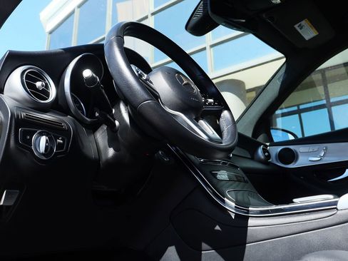 Used 2021 Mercedes-Benz GLC 300 4MATIC image 41