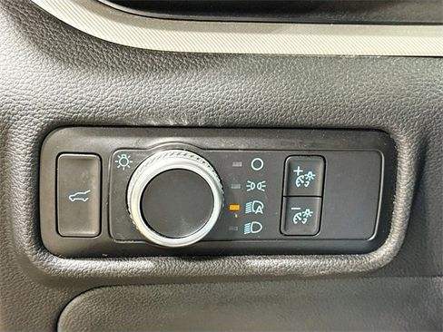 Used 2020 Ford Explorer XLT image 12