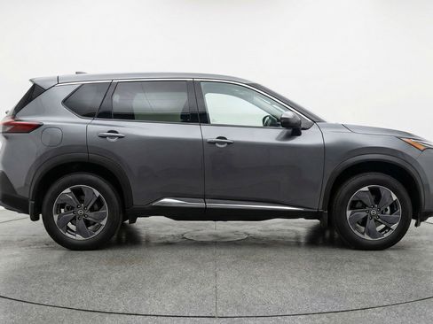 Used 2025 Nissan Rogue SV image 9