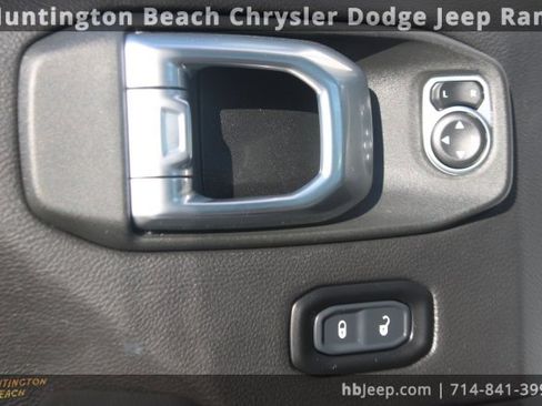 Used 2023 Jeep Wrangler Unlimited Sahara w/ Safety Group image 10