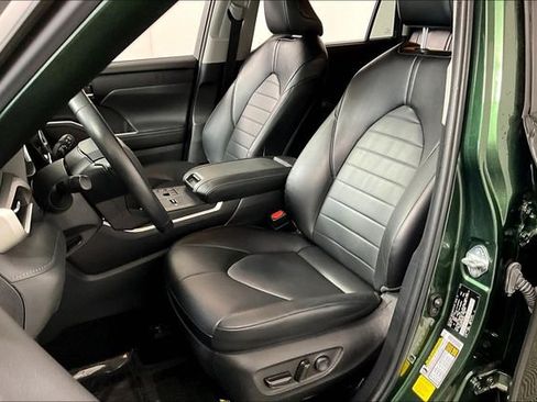 Used 2023 Toyota Highlander XLE image 25