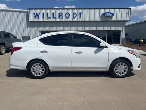 Used 2018 Nissan Versa SV FWD image 1