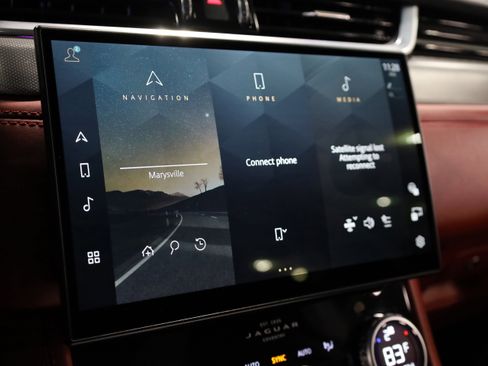 Used 2023 Jaguar F-PACE SVR image 27