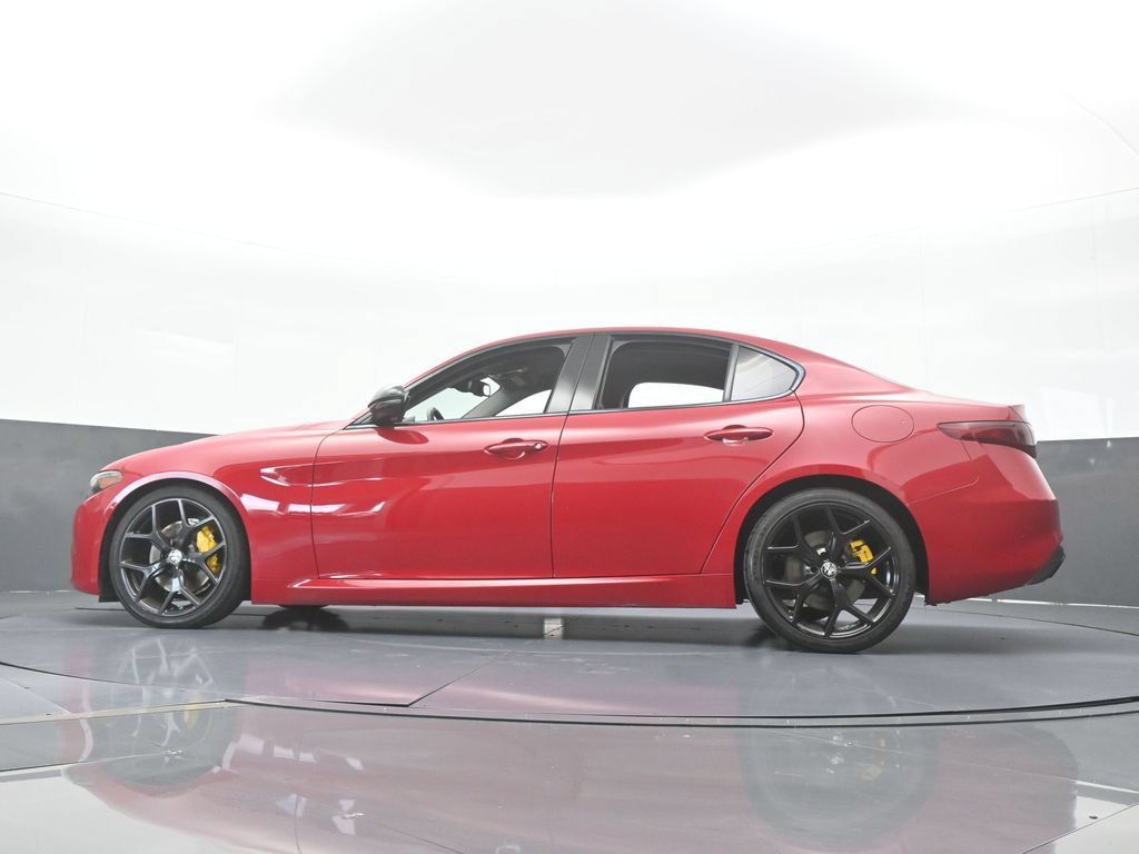 Used 2020 Alfa Romeo Giulia w/ Nero Edizione RWD image 53