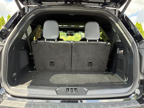 Used 2025 Ford Explorer ST AWD/4WD image 11