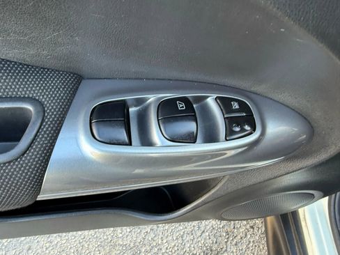 Used 2011 Nissan Juke S image 8