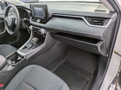 Used 2021 Toyota RAV4 LE image 21