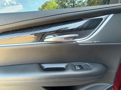 Used 2021 Cadillac XT6 Premium Luxury AWD/4WD image 32
