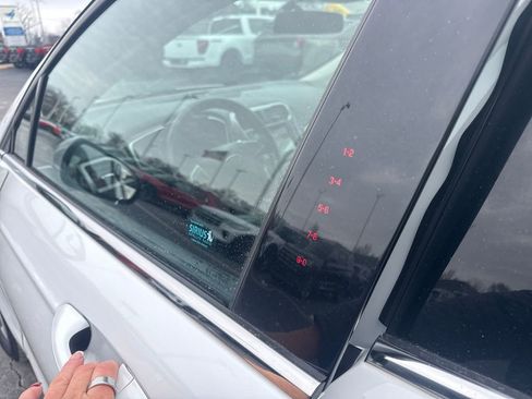 Used 2017 Ford Fusion SE w/ Fusion SE Technology Package image 21