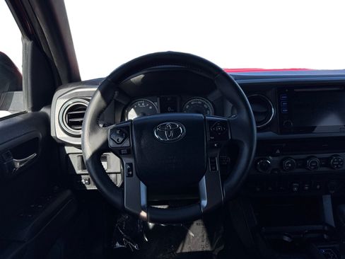 Used 2019 Toyota Tacoma TRD Sport w/ Technology Package AWD/4WD image 12