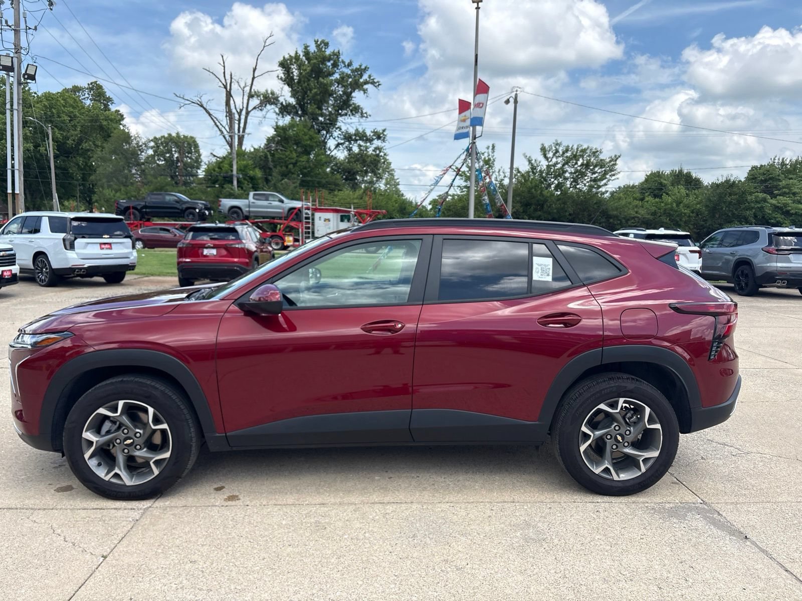 Used 2025 Chevrolet Trax LT FWD image 6