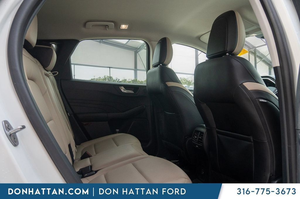 Used 2021 Ford Escape Titanium AWD/4WD image 17