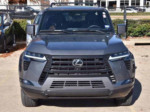 Used 2024 Lexus GX 550 image 3