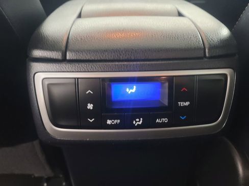 Used 2015 Toyota Highlander XLE FWD image 22