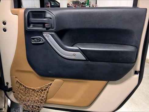 Used 2016 Jeep Wrangler Rubicon w/ Dual Top Group image 22