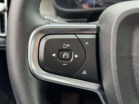 Certified 2023 Volvo XC40 B5 Plus w/ Protection Package Premier image 19