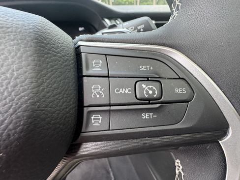 Used 2025 Jeep Grand Cherokee Altitude AWD/4WD image 33