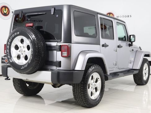 Used 2013 Jeep Wrangler Unlimited Sahara image 3