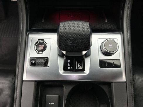 Used 2023 Jaguar F-PACE SVR image 20