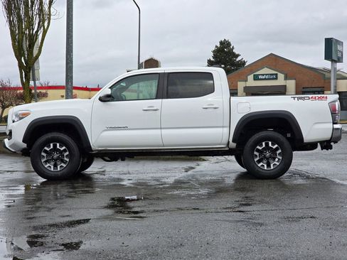 Used 2022 Toyota Tacoma TRD Off-Road AWD/4WD image 4
